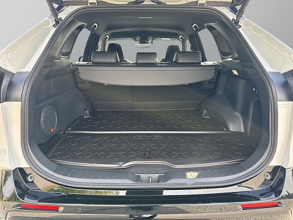 Toyota RAV4 Plug-in Hybrid 11 of 24