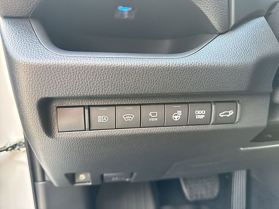 Toyota RAV4 Plug-in Hybrid 17 of 24