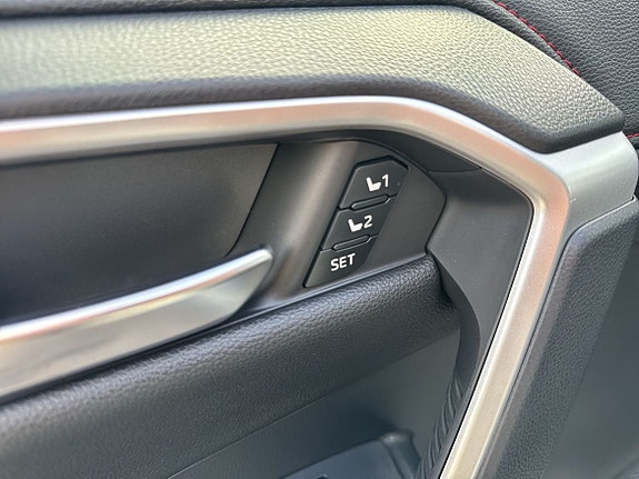 Toyota RAV4 Plug-in Hybrid 16 of 24