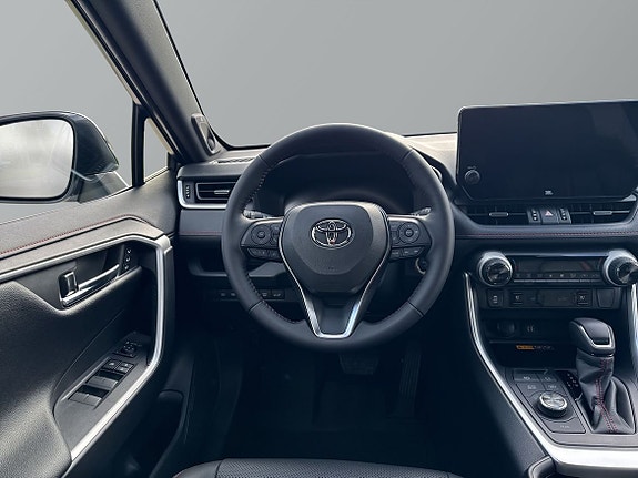 Toyota RAV4 Plug-in Hybrid 10 of 24