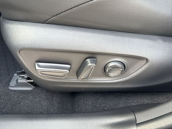 Toyota RAV4 Plug-in Hybrid 15 of 24