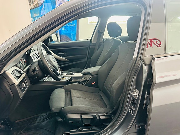 BMW 320d 12 of 25