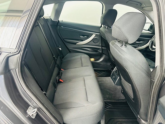 BMW 320d 17 of 25
