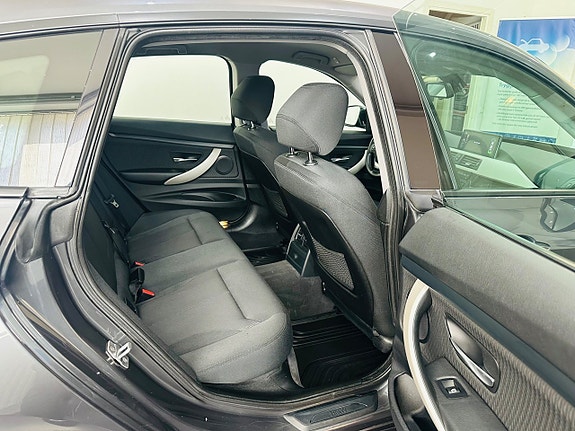 BMW 320d 16 of 25