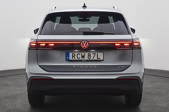 Volkswagen Tiguan 4 of 17