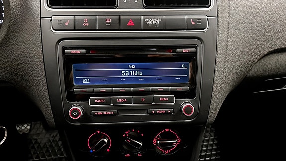 Volkswagen Polo 9 of 18