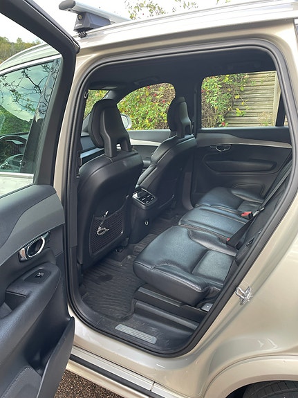 Volvo XC90 8 of 9