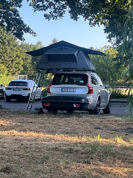 Volvo XC90 2 of 9