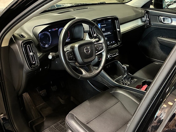 Volvo XC40 14 of 24