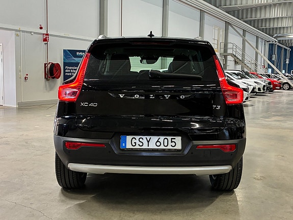 Volvo XC40 4 of 24