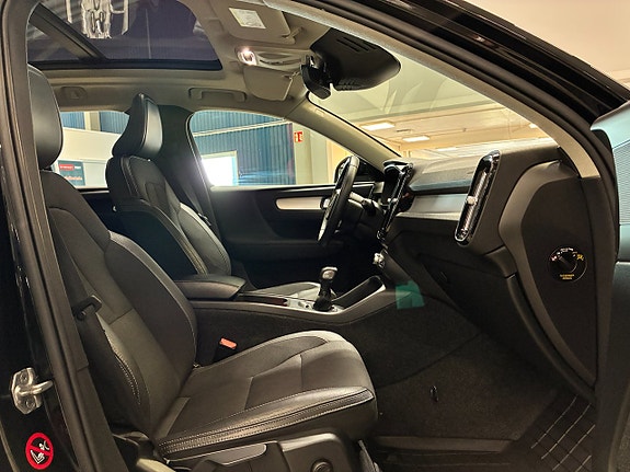 Volvo XC40 12 of 24