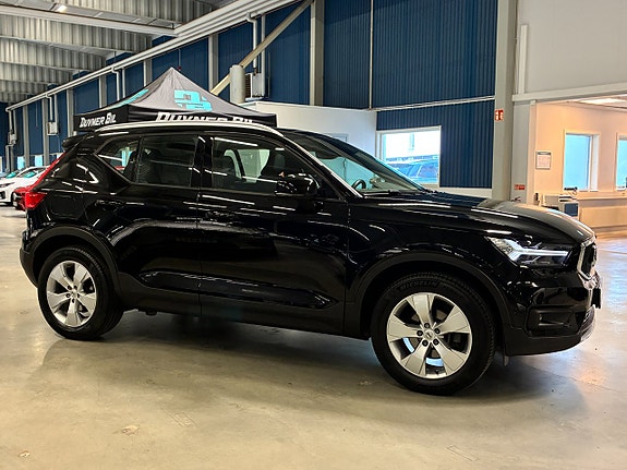 Volvo XC40 2 of 24