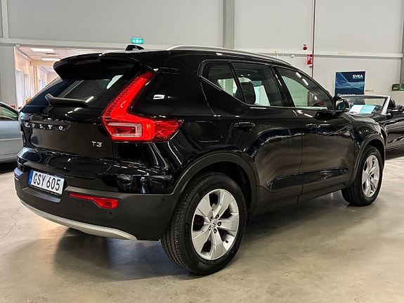 Volvo XC40 3 of 24