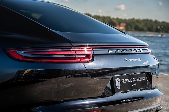 Porsche Panamera 4S 14 of 23