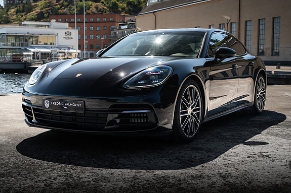 Porsche Panamera 4S 10 of 23