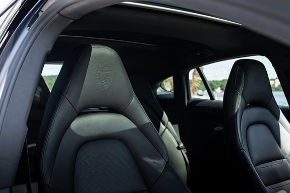 Porsche Panamera 4S 21 of 23