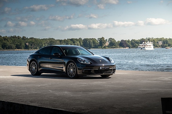 Porsche Panamera 4S 2 of 23