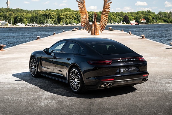 Porsche Panamera 4S 13 of 23
