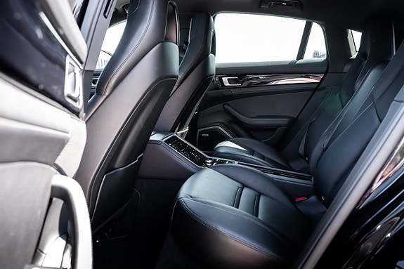 Porsche Panamera 4S 20 of 23