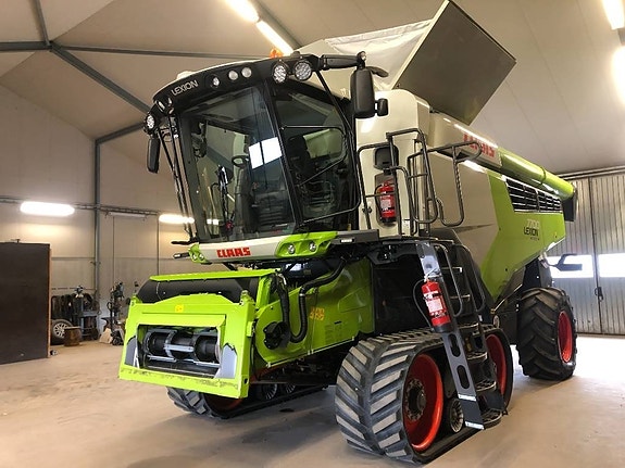 CLAAS Lexion 7700TT 2 of 12