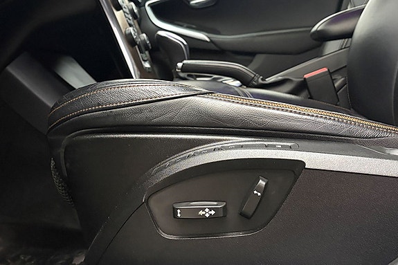 Volvo V40 Cross Country 13 of 30