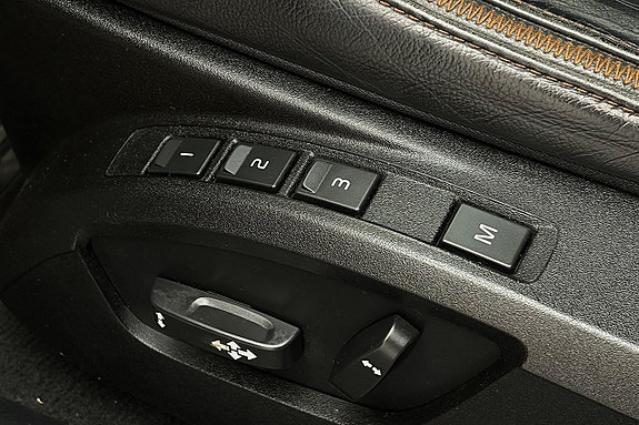 Volvo V40 Cross Country 14 of 30