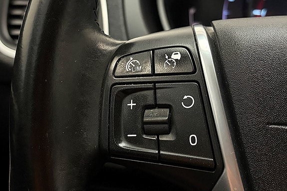 Volvo V40 Cross Country 21 of 30