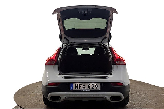 Volvo V40 Cross Country 8 of 30