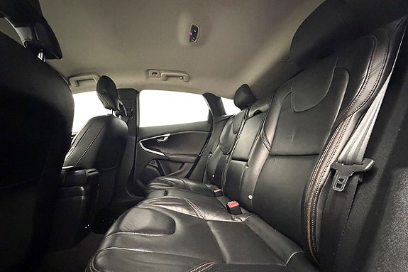 Volvo V40 Cross Country 15 of 30