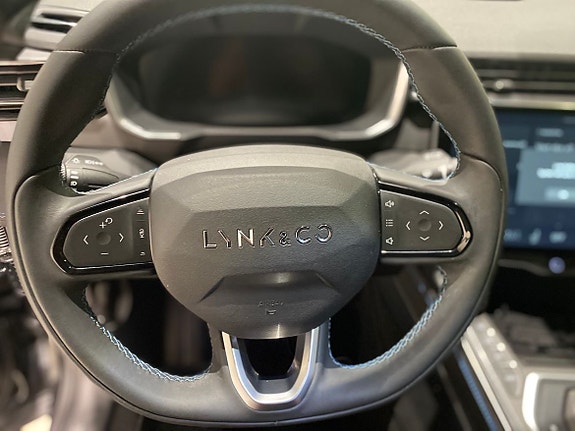 Lynk & Co 01 18 of 23