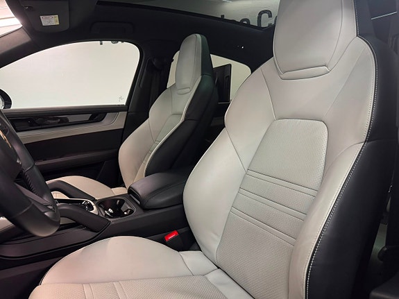 Porsche Cayenne 10 of 16