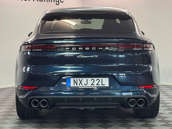 Porsche Cayenne 4 of 16