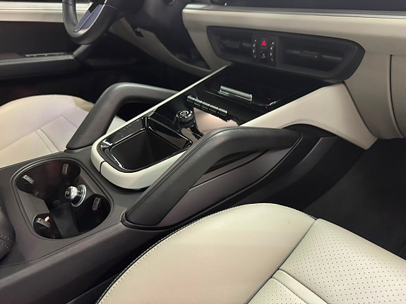 Porsche Cayenne 12 of 16