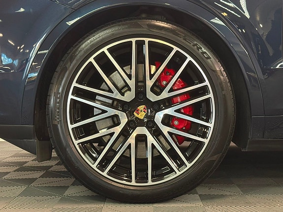 Porsche Cayenne 6 of 16