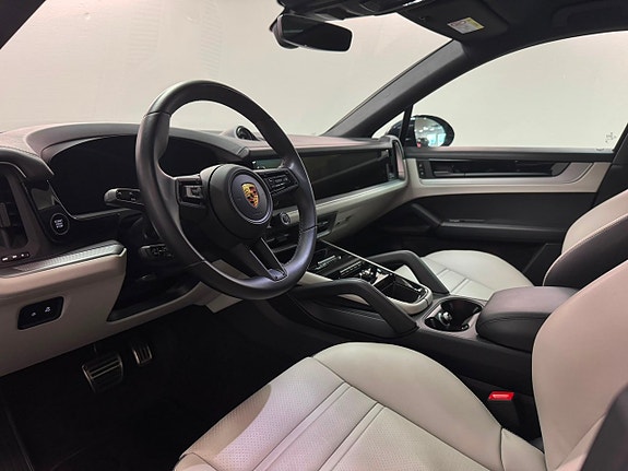 Porsche Cayenne 9 of 16
