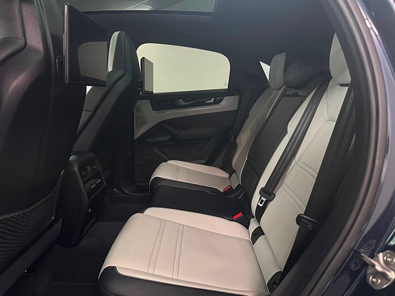Porsche Cayenne 15 of 16