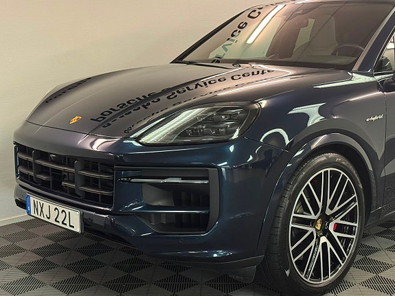 Porsche Cayenne 5 of 16