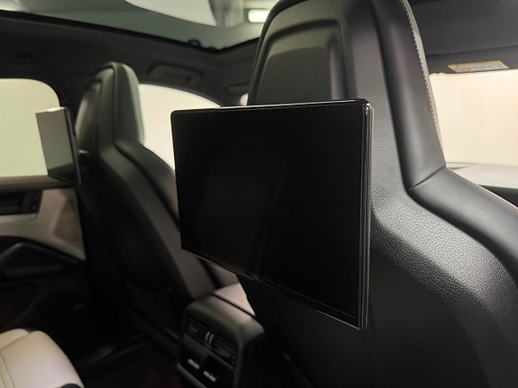 Porsche Cayenne 14 of 16