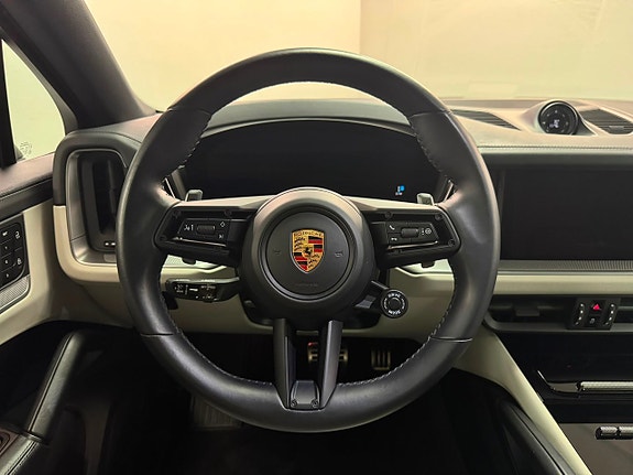 Porsche Cayenne 8 of 16