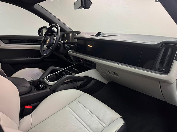 Porsche Cayenne 13 of 16