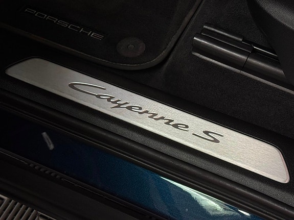 Porsche Cayenne 11 of 16