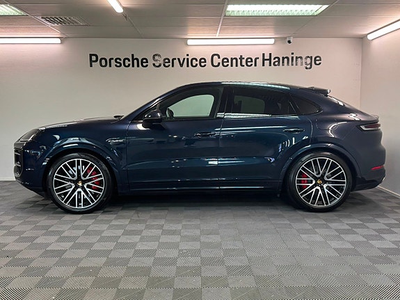 Porsche Cayenne 3 of 16