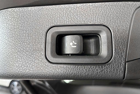 Mercedes-Benz GLB200 16 of 21