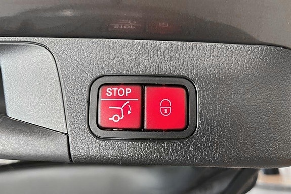 Mercedes-Benz GLB200 15 of 21