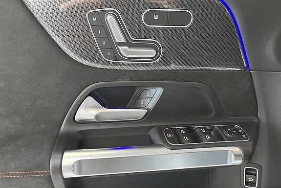 Mercedes-Benz GLB200 18 of 21