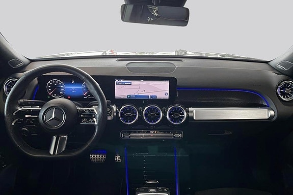 Mercedes-Benz GLB200 7 of 21