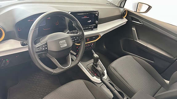 Seat Arona 7 of 12