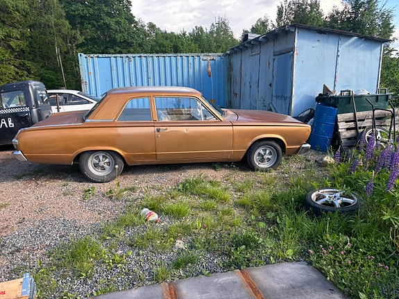 Plymouth Valiant 2 of 13