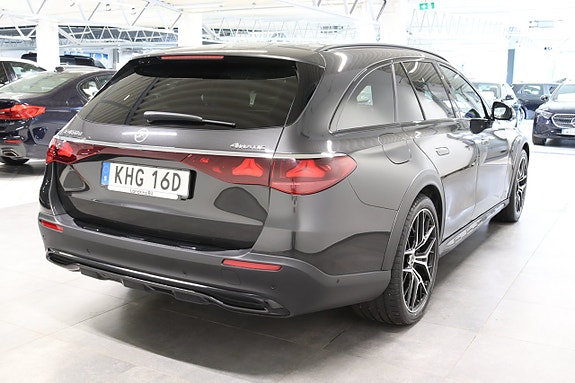 Mercedes-Benz E450 8 of 29