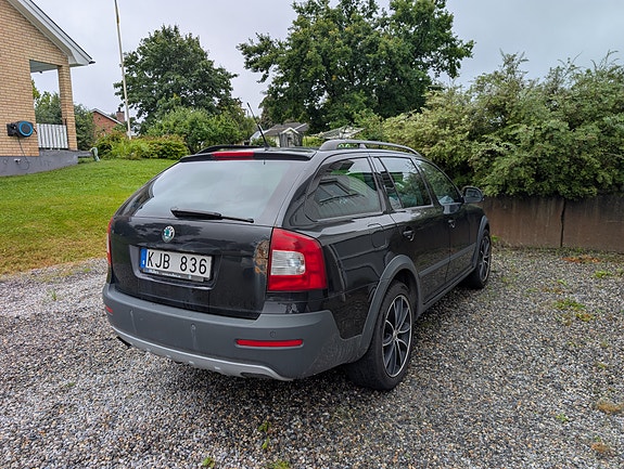 Skoda Octavia Scout 3 of 6